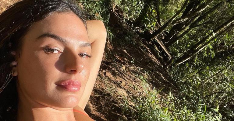 Isis Valverde arranca elogios de fãs ao surgir deslumbrante sob a luz do sol: ”Perfeição”