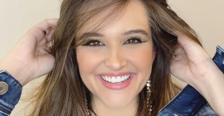 Juliana Paiva surge deslumbrante com look de ginástica e fãs elogiam: ”Oh mulher linda!”