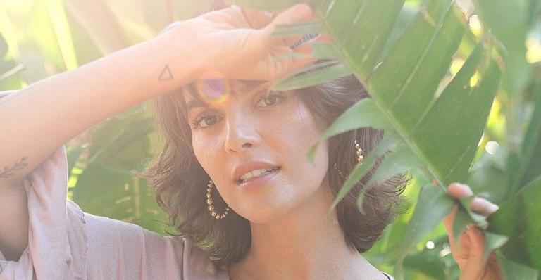 Grávida de seu segundo filho, Monica Benini posa de maiô e dispara: ”Sobre ser morada”