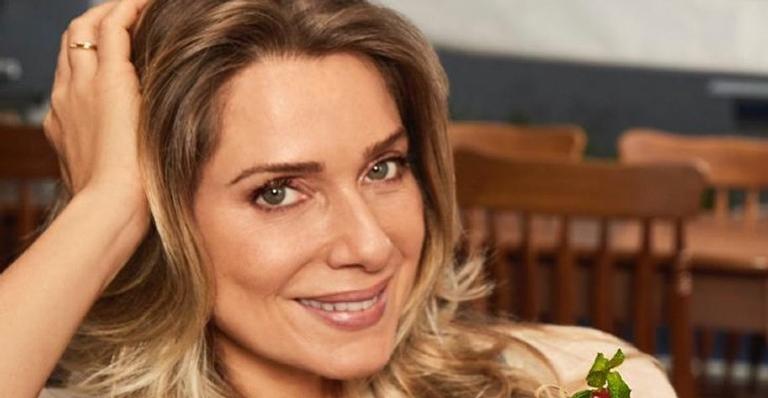Leticia Spiller recebe chuva de elogios ao posar de look vermelho