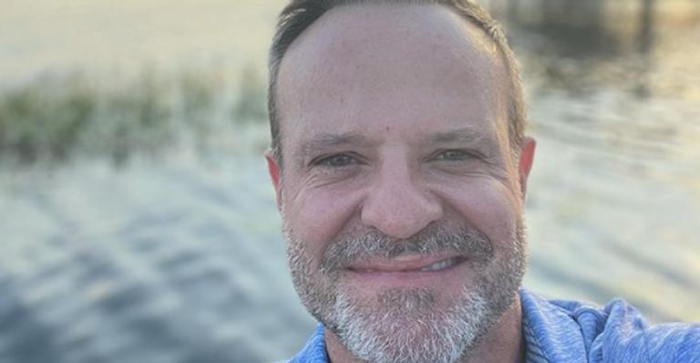 Rubens Barrichello exibe carrão avaliado em meio milhão: ”Minha paixão”