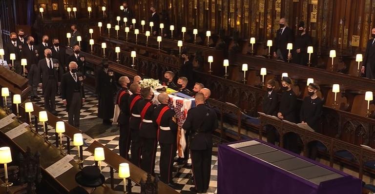 Corpo de príncipe Philip é velado em capela de Windsor, em Londres