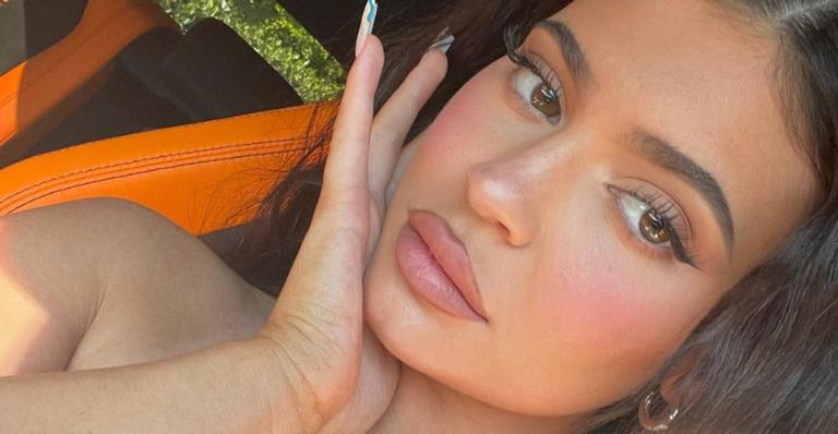 Kylie Jenner arrasa ao posar para lindo clique com suas irmãs: ”A banda está reunida novamente”