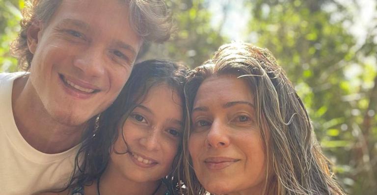 Letícia Spiller se declara para o filho mais velho: ”Quando ele chega o sol brilha mais forte”