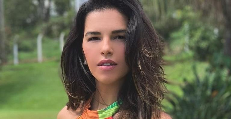 Mariana Rios surge deslumbrante de biquíni fininho vermelho e exibe corpo escultural: ”Escândalo!”