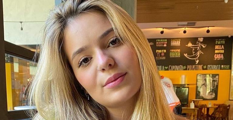 Viih Tube, do BBB 21, posa com biquíni de oncinha e ostenta curvas esculturais: ”Que corpo!”