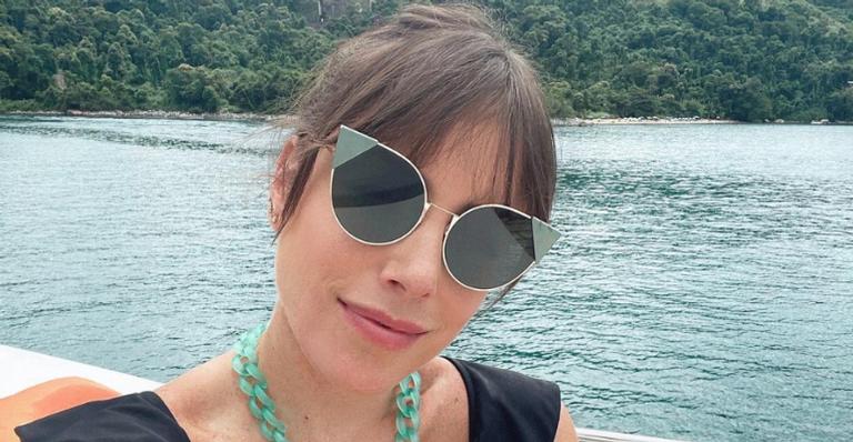Fabiana Justus encanta fãs ao postar clique fofo de uma das filhas na praia: ”Parece um quadro!”