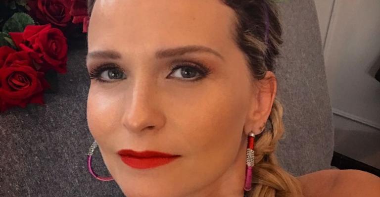 Fernanda Rodrigues relembra antigo visual e fãs elogiam: ”É gata de todo jeito!”