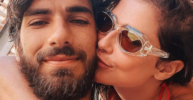 Hugo Moura posa agarradinho com Deborah Secco na cachoeira e encanta os fãs: ”Que casal”