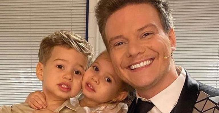 Michel Teló fala sobre experiência com a paternidade: ”Melhor que amar um filho, é amar dois”