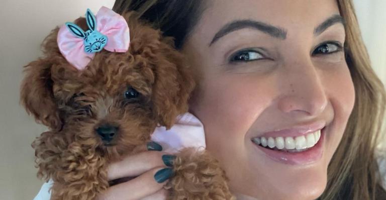 Patrícia Poeta encanta web ao posar coladinha com sua cachorrinha, Bella: ”Fofuras!”