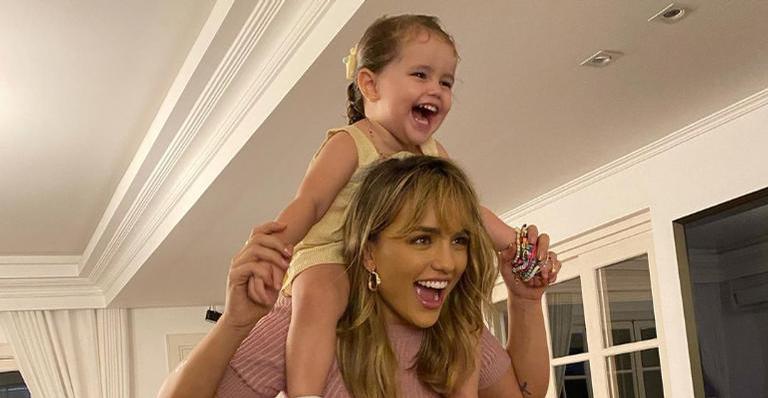 Rafa Kalimann posa com a sobrinha e lamenta saudade: ‘Até meu closet sente falta da sua baguncinha’