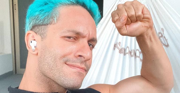 Rainer Cadete surge radiante cuidando de sua horta: ”Faz bem para o corpo e para a alma”