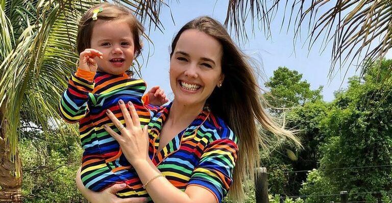Thaeme Mariôto se emociona ao mostrar crescimento da filha: ”Hoje é seu último dia de bebê”