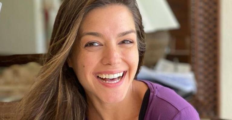 Thais Fersoza chama a atenção ao posar de biquíni na praia: ”Sereia linda”
