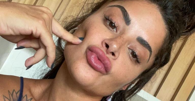 Aline Riscado publica selfie fazendo biquinho e chama atenção dos fãs: ”Maravilhosa sempre”