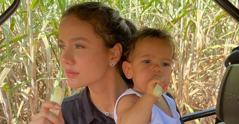 Biah Rodrigues derrete a web ao exibir um clique fofo do filho, Theo: ”Como é lindo!”