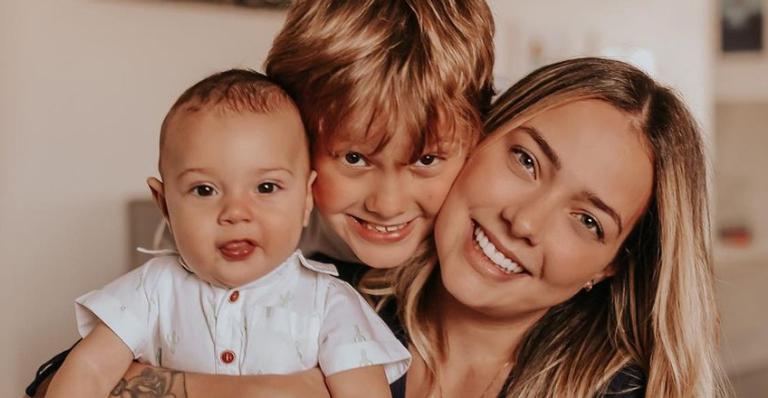 Carol Dantas registra Davi Lucca e Valentin fazendo lanchinho e explode o fofurômetro