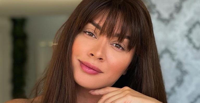 Na Bahia, Juju Salimeni posa com maiô cavadíssimo fio dental e exibe shape sarado: ”Que corpo!”