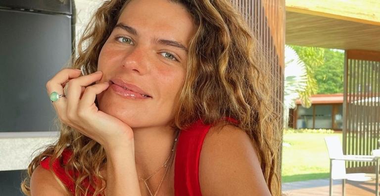 Mariana Goldfarb arranca elogios da web ao posar com look animal print: ”Maravilhosa”