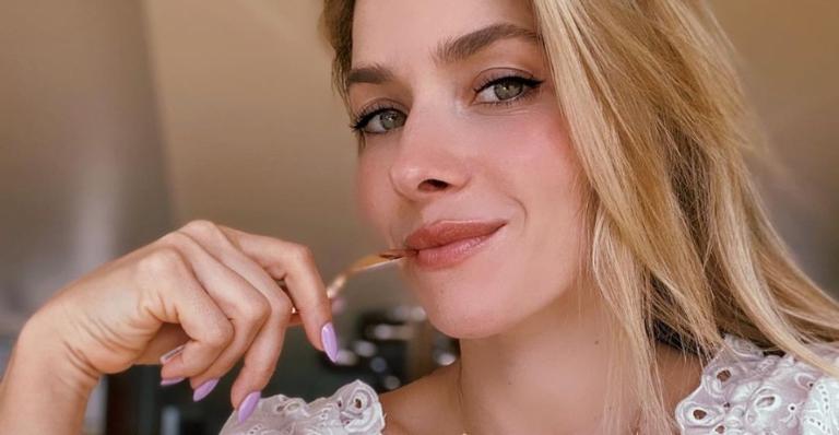 Monique Alfradique ostenta boa forma em clique pós-treino: ”O de hoje tá pago”