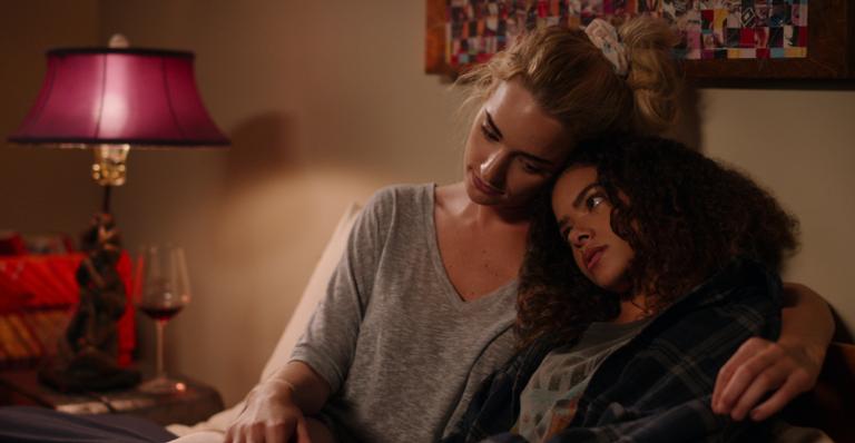 Ginny e Georgia é renovada para a segunda temporada e anima fãs