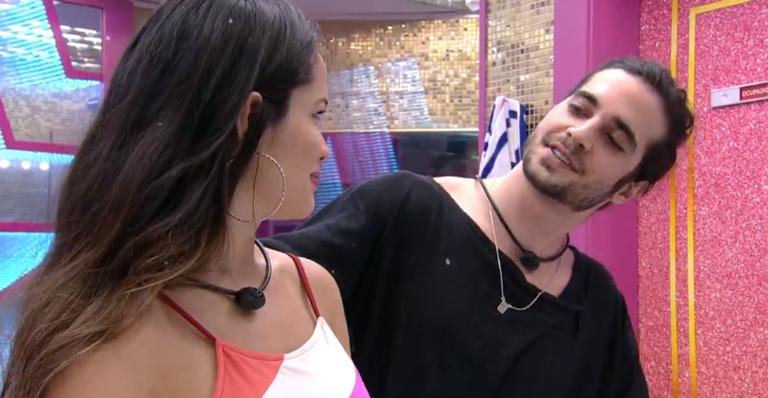 BBB21: Fiuk canta ‘Alma Gêmea’ para Juliette e brinca: ”Foi mal, pai”