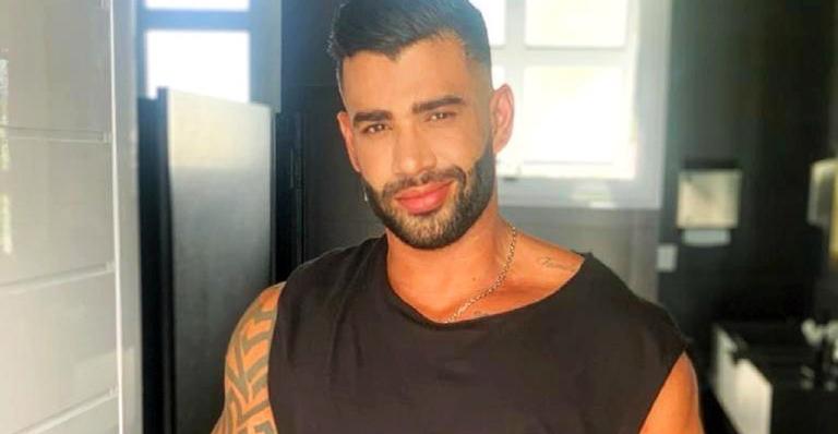 Gusttavo Lima mostra caçula vestido de cozinheiro e brinca: ”O almoço foi por conta dele”