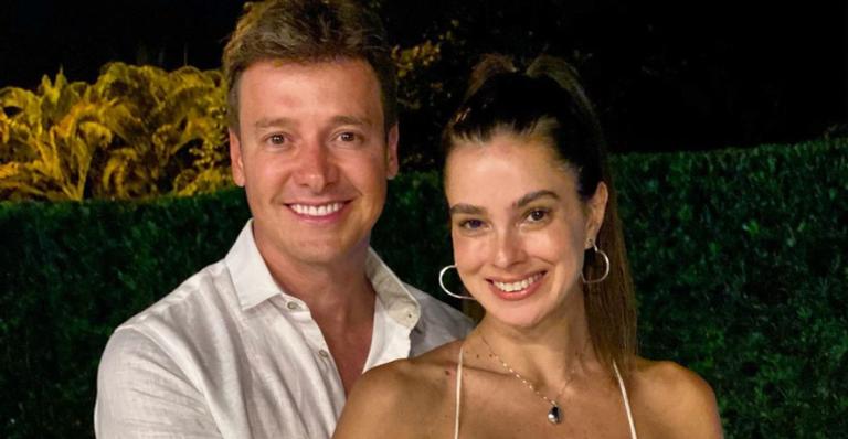 Rodrigo Faro tenta reproduzir cena de filme romântico com Vera Viel e resultado diverte web