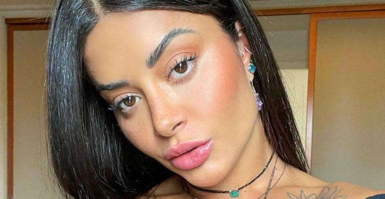 Aline Riscado compartilha linda reflexão ao posar em meio à natureza: ”Não é sobre ego”