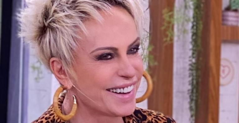 Ana Maria Braga encanta a web ao exibir look invernal: ”Esfriou né”