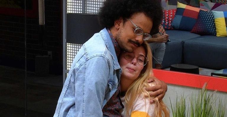 BBB21: Viih Tube chora e faz pedido para brother: ”Não sai, você é um pedacinho de mim aqui!”