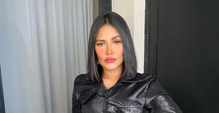 De cabelo longo, Flay exibe visual e faz sucesso nas redes: ”Já viram a Megan Fox do agreste?”
