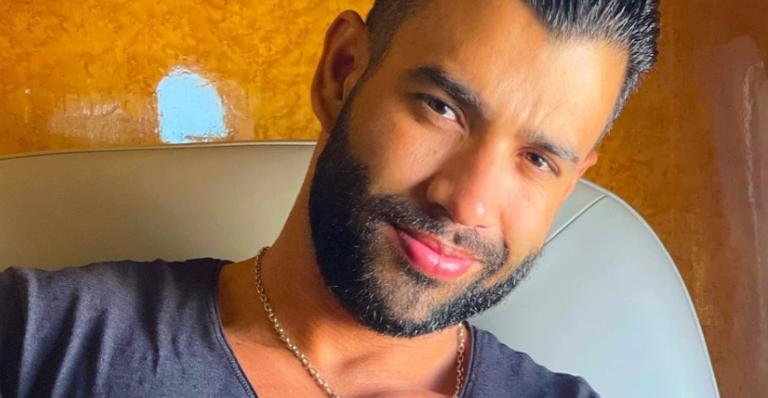 Gusttavo Lima compartilha selfie fofíssima com Gabriel e se declara: ”Minha vida todinha”