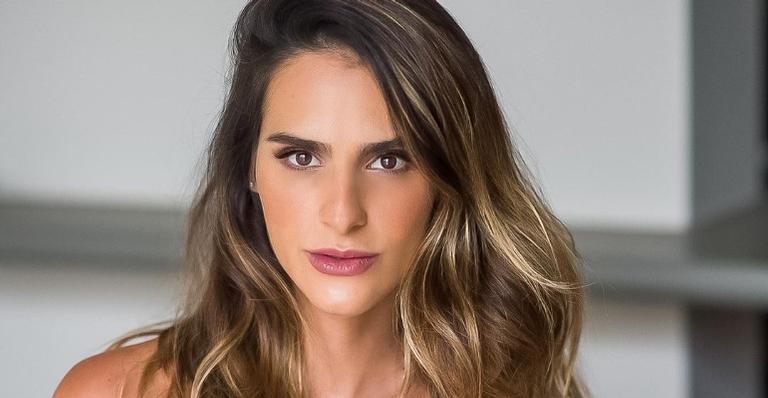 Marcella Fogaça posa com as filhas gêmeas e faz reflexão sobre maternidade: ”Não é fácil não”