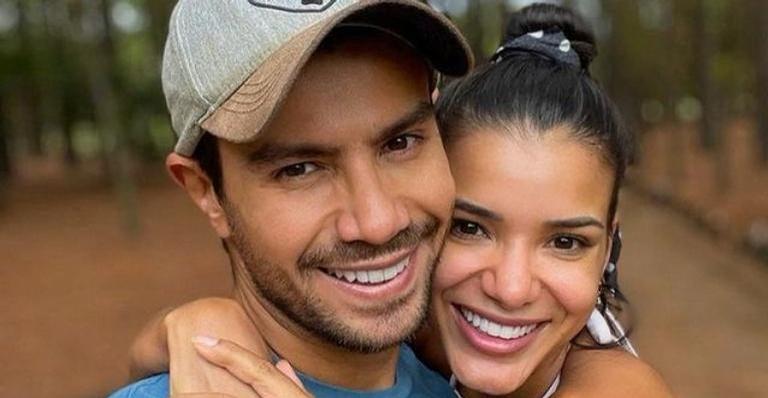 Mariano posa em clima de romance com Jakelyne Oliveira e se declara: ”Que seja leve”