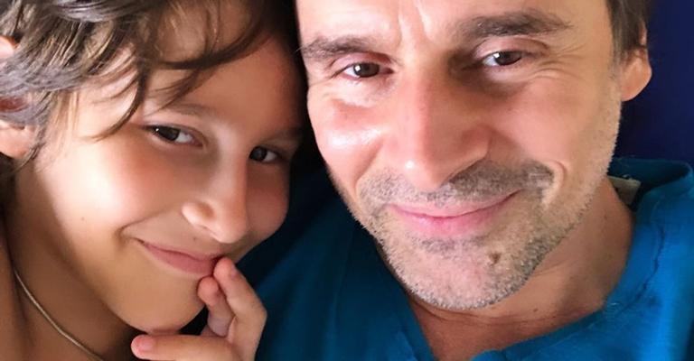 Murilo Rosa se diverte ao posar com o filho: ”Quem tem mais cara de sapeca?”