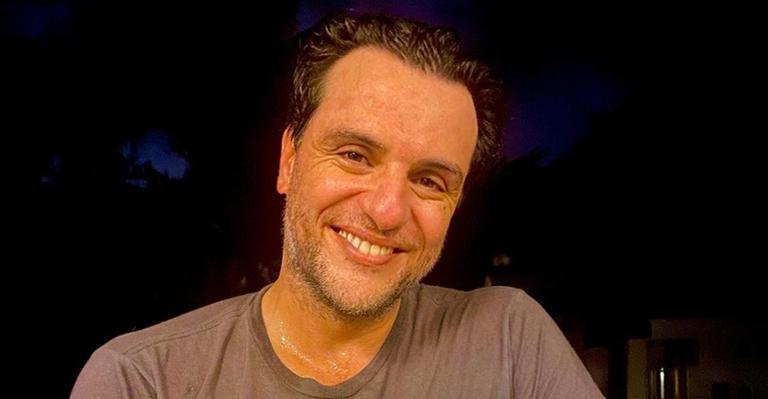 Rodrigo Lombardi homenageia Roberto Carlos: ”Sempre esteve presente em minha vida”