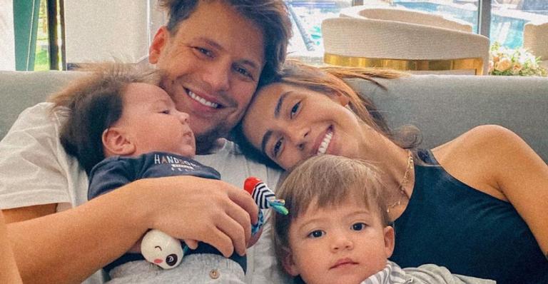 Saulo Poncio posa para adorável sequência de cliques com seu filho caçula, Henri
