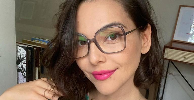 Tainá Müller surge grávida e em praia paradisíaca em clique antigo