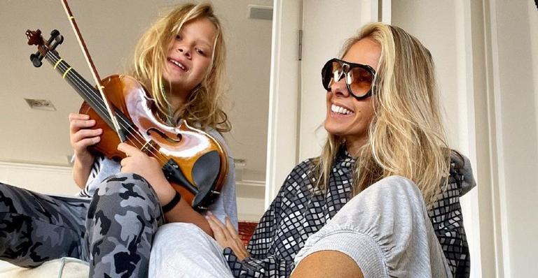 Adriane Galisteu impressiona os seguidores ao mostrar seu filho tocando violino: “Grande violinista!”