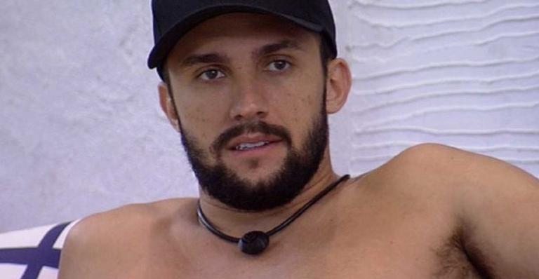 BBB21: Sozinho, Arthur faz reflexão e dispara: ”Estou com vontade de vencer”