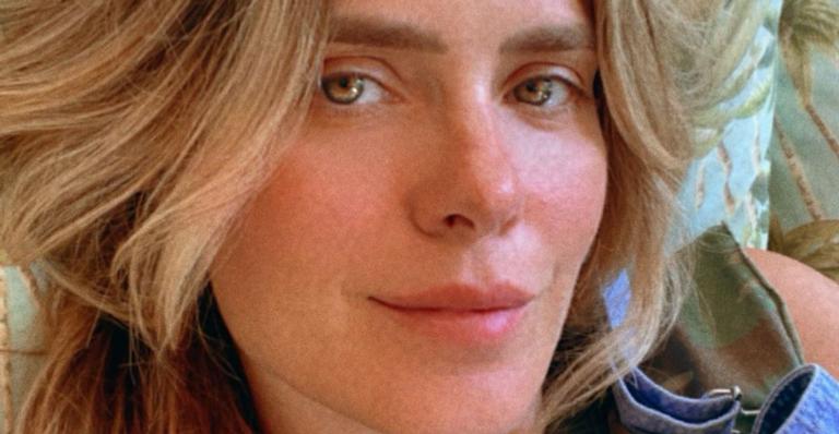 No Dia do Livro, Carolina Dieckmann mostra obras que ilustrou e se emociona: ”Orgulho enorme”