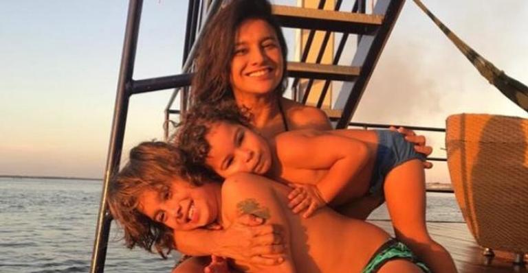 Em clique raro, Dira Paes celebra aniversário do filho, Inácio: ”Te amo demais”