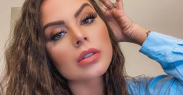 De biquíni, Victória Villarim exibe resultado da lipo lad: ”Amando o resultado”