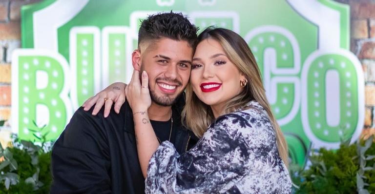 Grávida, Virginia Fonseca posta foto com Zé Felipe e se declara: ”Amamos você tanto!”