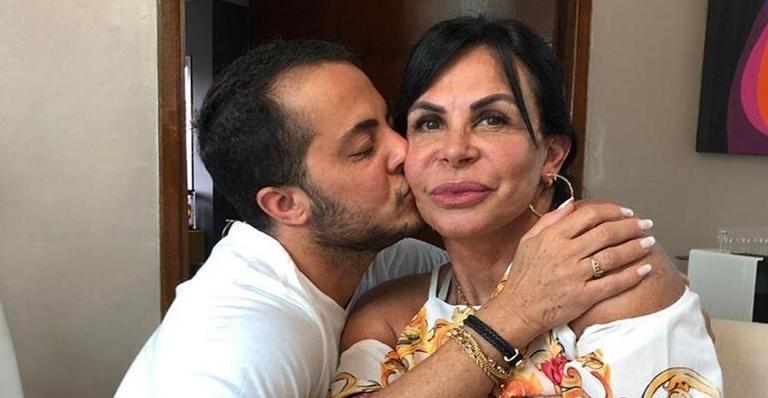 Gretchen é vacinada contra Covid-19 e Thammy Miranda se emociona: ”Vocês não imaginam o alívio!”