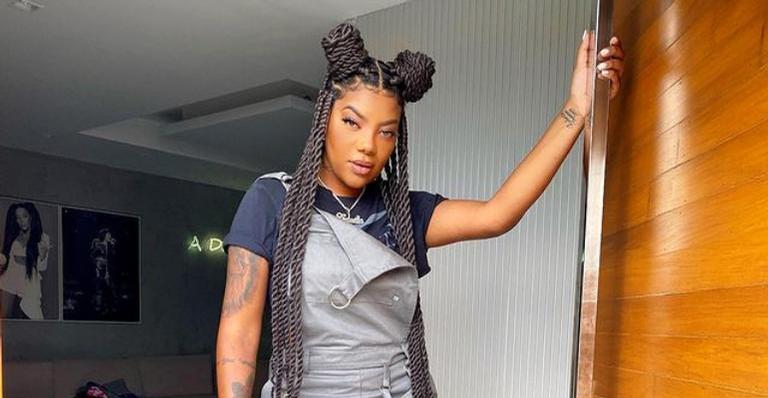 Ludmilla publica selfies poderosas e faz contagem regressiva para o aniversário: ”Tô conservada”