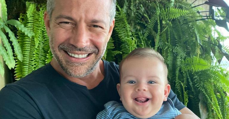Malvino Salvador explode o fofurômetro ao posar com o filho, Rayan: ”Meu parceiro”