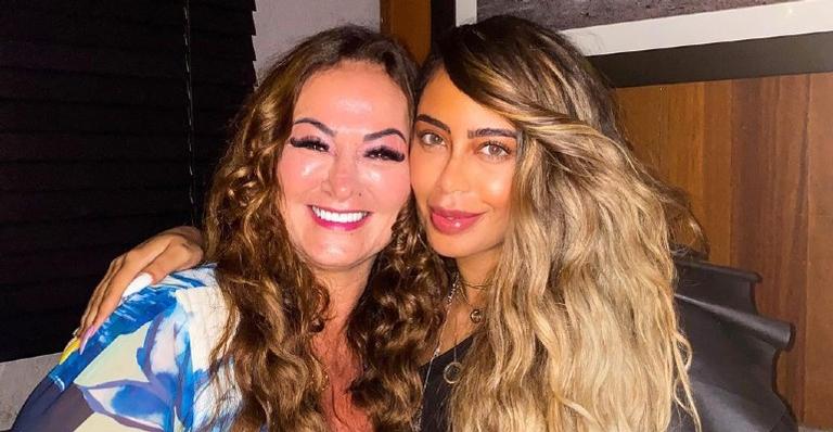 Rafaella Santos recebe visita da mãe e se declara: ”Meu pontinho de paz!”